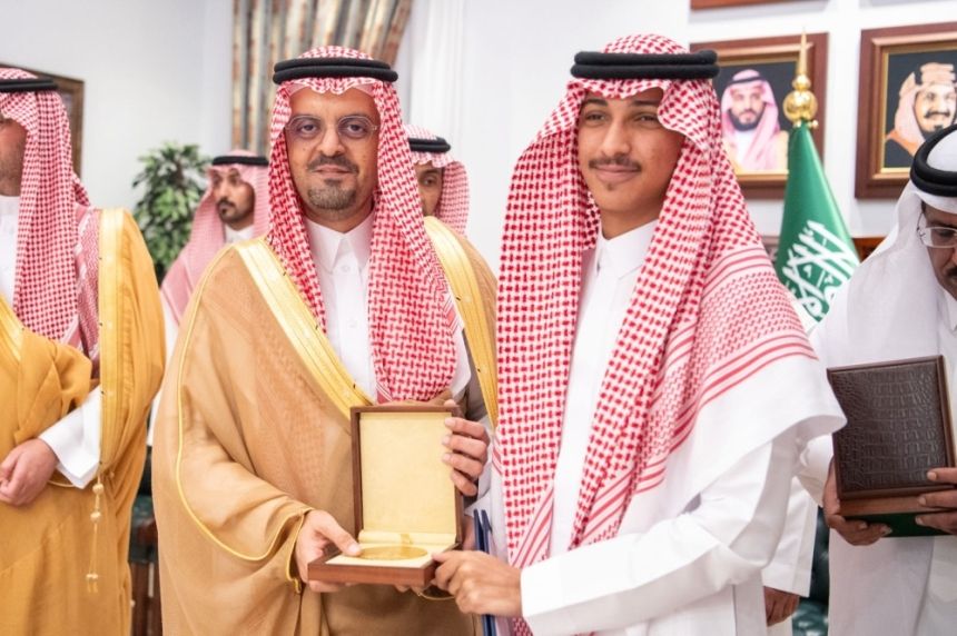 نائب أمير مكة يكرم 19 طالباً وطالبة  حققوا جوائز محلية وعالمية