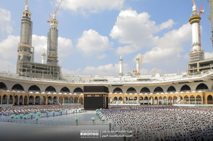 "أم القرى" توقّع شراكة تطوير أعمال مع برنامج خدمة ضيوف الرحمن
