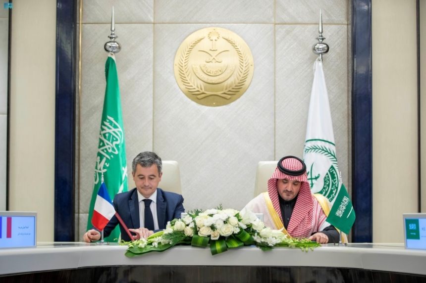 وزير الداخلية يبحث تعزيز التعاون الأمني مع نظيره الفرنسي