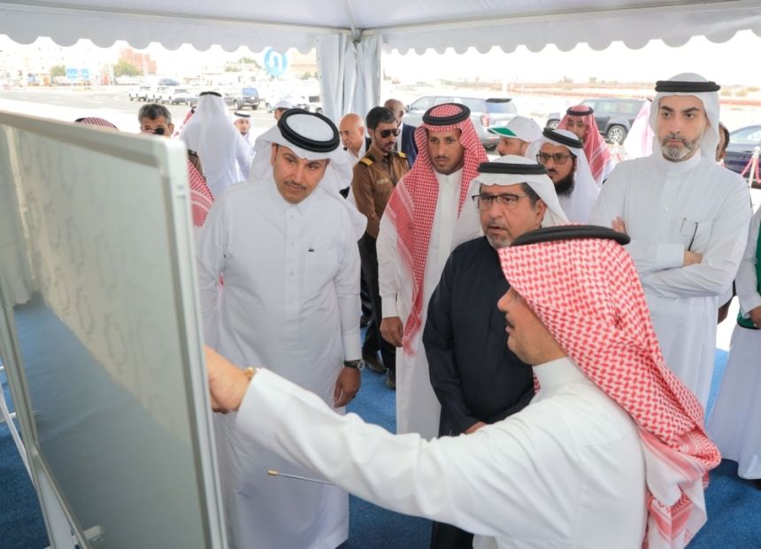 "الجاسر": طريق جدة - مكة ينقل حركة المركبات خارج النطاق العمراني