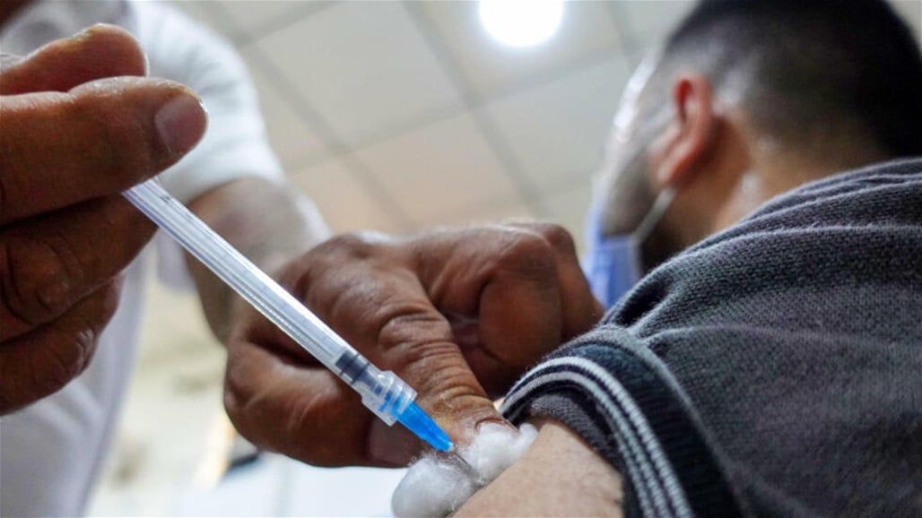 يحتاج رفعها 200% لقتل الوباء.. العراق "يوقف" لقاح كورونا بنسبة تطعيم الأقل عالميًا