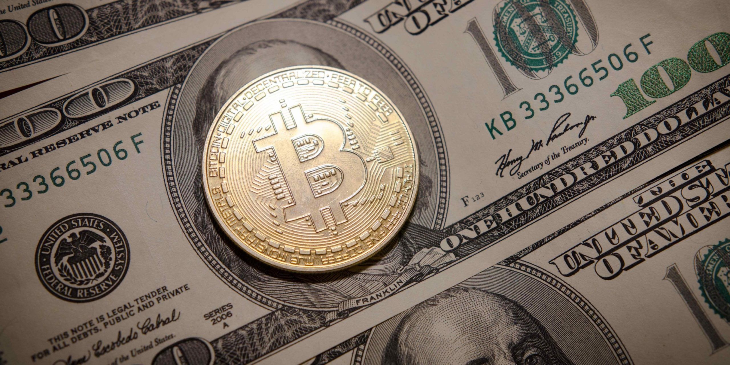 البيتكوين تحقق أعلى مستوى لها مقابل عدة عملات ورقية