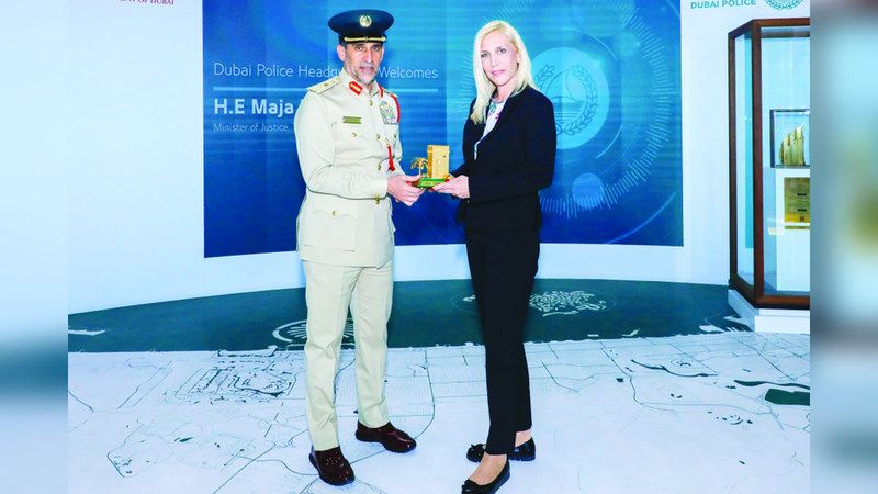 الامارات | وزيرة العدل في صربيا تشيد بأنظمة شرطة دبي الذكية