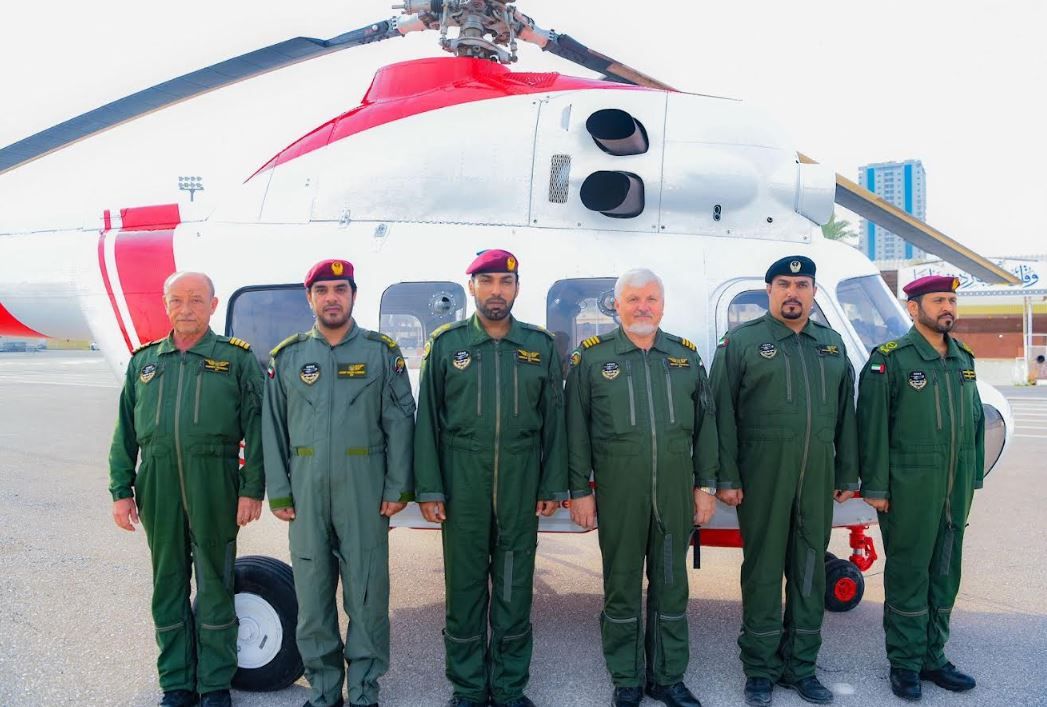 الامارات | جناح جو شرطة رأس الخيمة ينقذ 8 عالقين في منطقة جبلية وعرة
