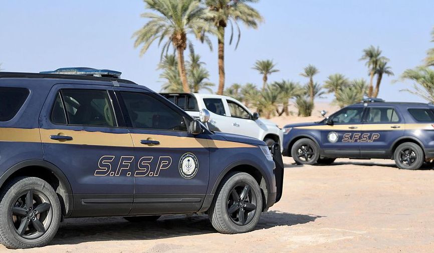 السعودية | القوات الخاصة للأمن والحماية تضبط مخالفًا لنظام البيئة لقطعه الأشجار دون ترخيص بتبوك