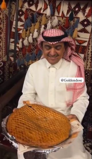 أكبر قرص كليجا قابل للأكل في العالم احتفاءً بيوم التأسيس .. فيديو