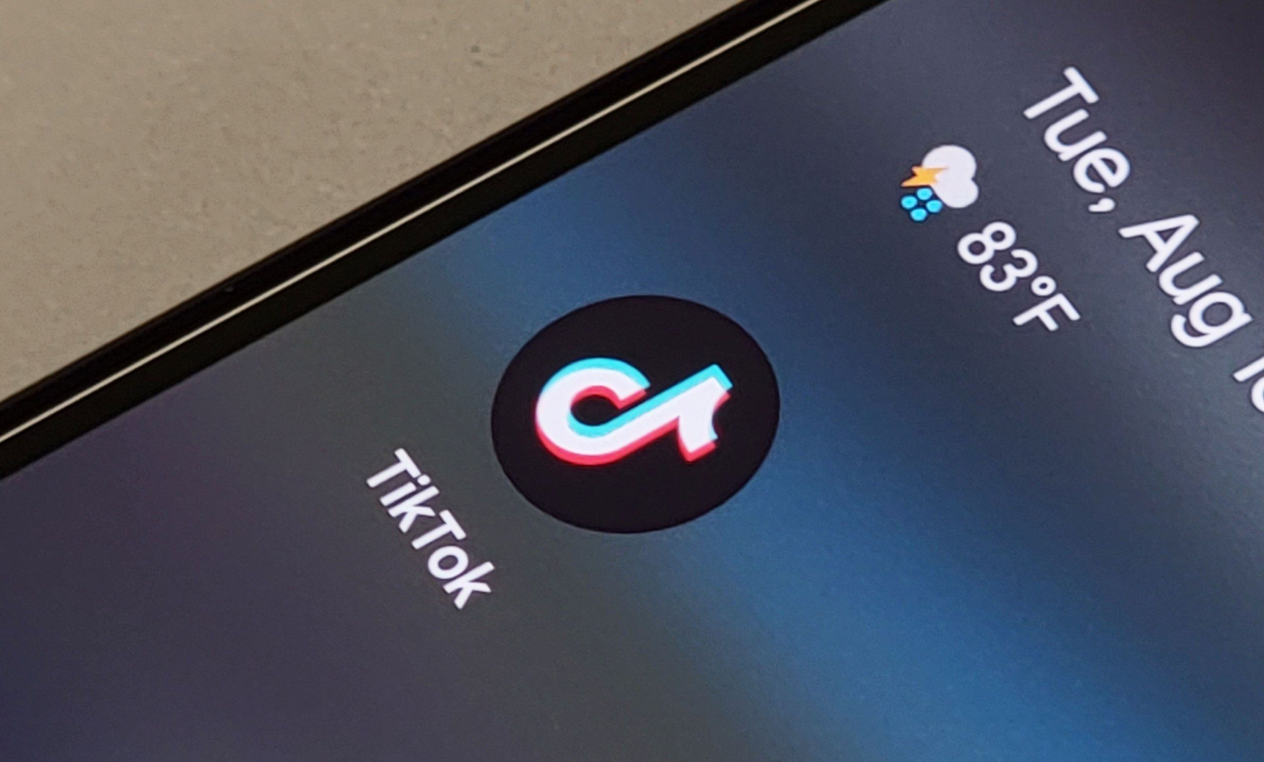 تكنولوجيا: الاتحاد الأوروبي يفتح تحقيقًا في انتهاك منصة TikTok لالتزاماتها بحماية القاصرين
