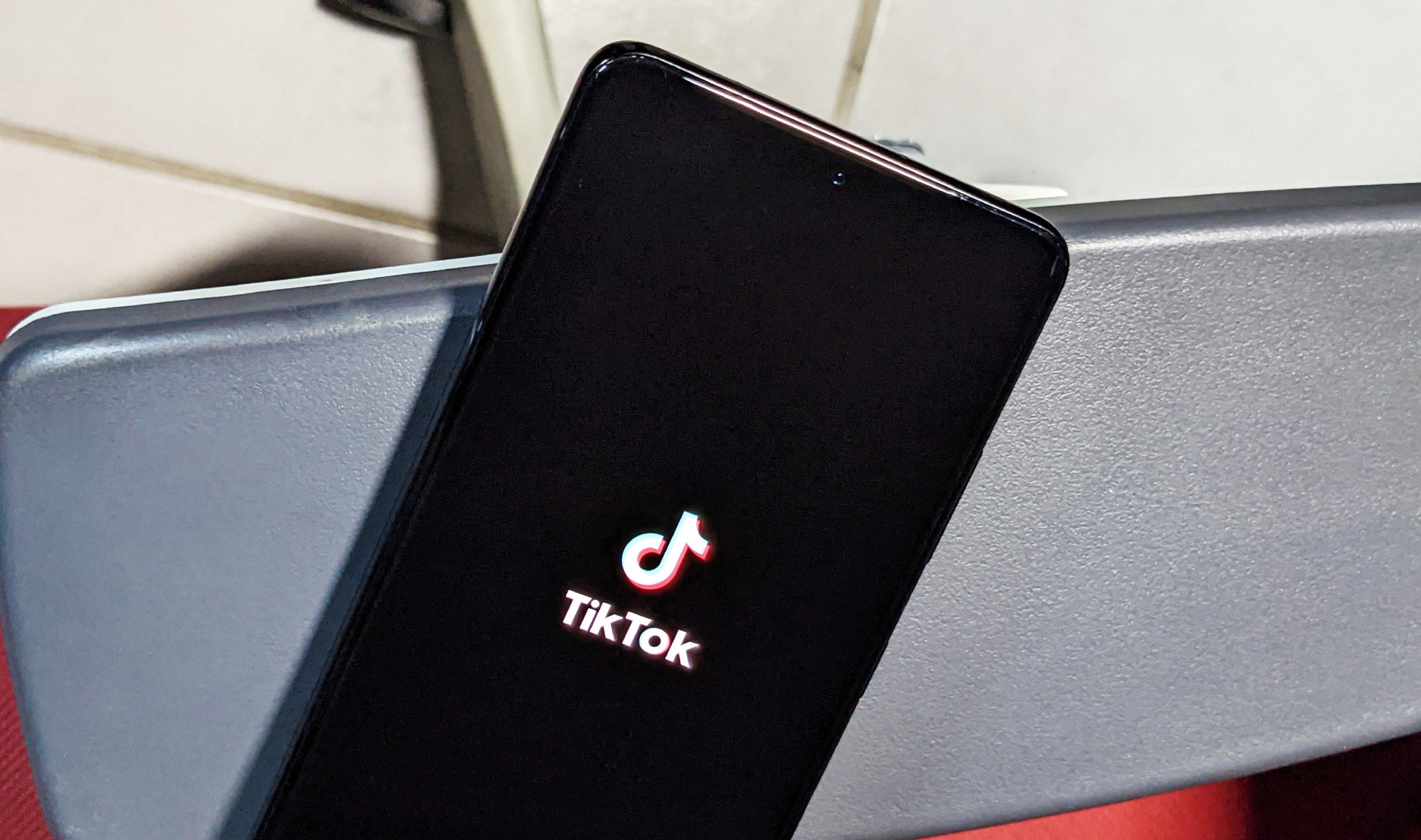 تكنولوجيا: الاتحاد الأوروبي يفتح تحقيقًا في انتهاك منصة TikTok لالتزاماتها بحماية القاصرين
