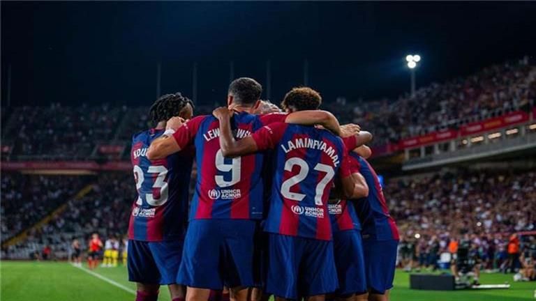 تاريخ مواجهات نابولي وبرشلونة قبل لقائهما اليوم بدوري الأبطال