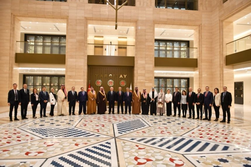 النائب العام يبحث تعزيز التعاون والعمل القانوني المشترك مع نظيره التركي