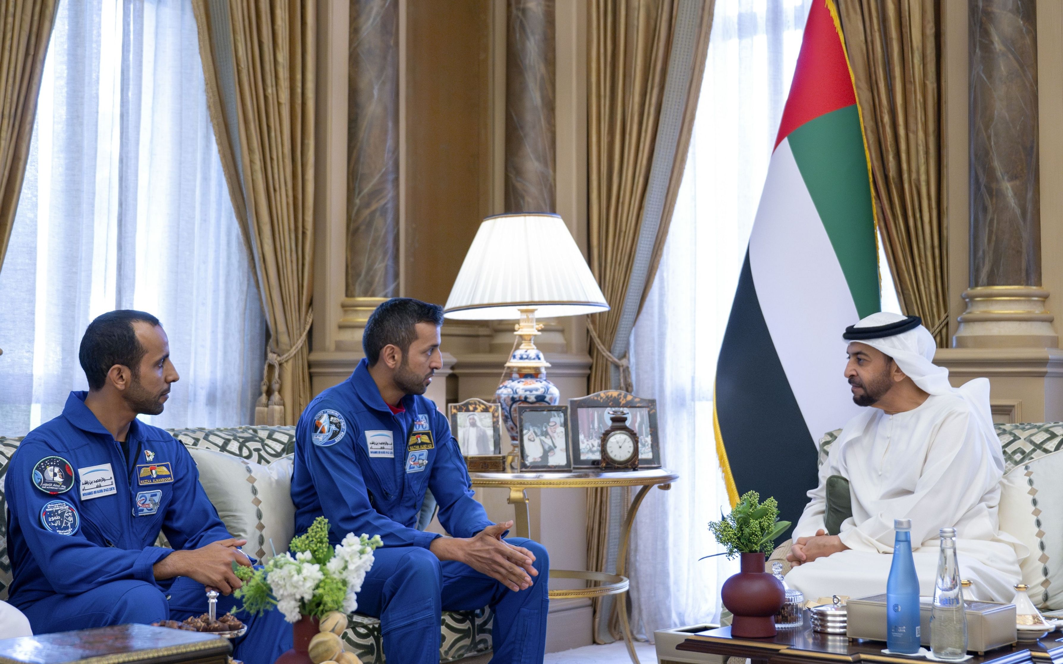الامارات | حمدان بن زايد يستقبل سلطان النيادي وفريق مهمة "طموح زايد 2" بمركز محمد بن راشد للفضاء