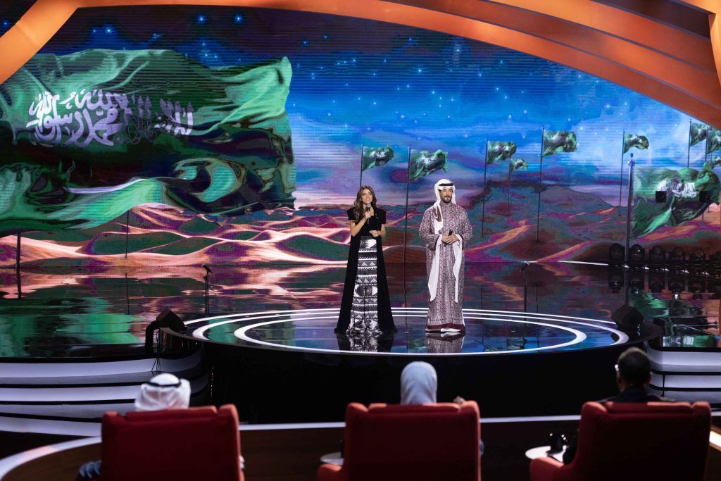 الشعراء يتنافسون في نصف نهائي برنامج “المعلقة”