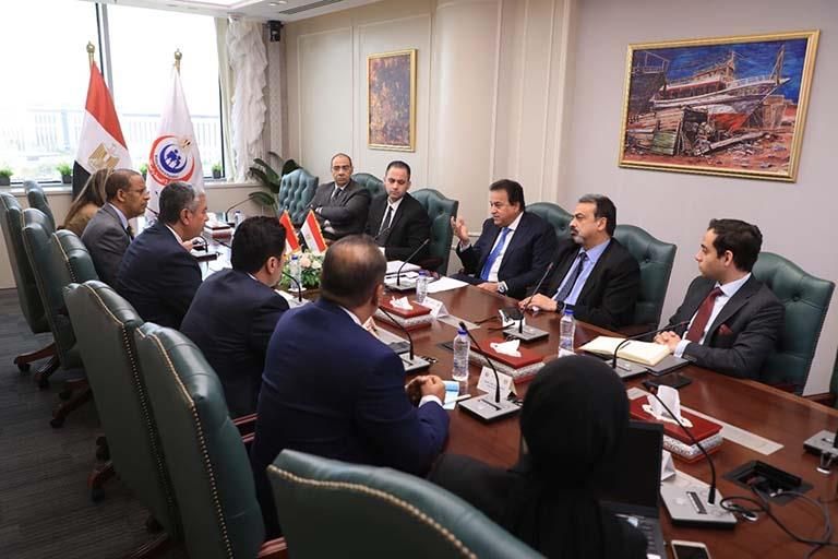 وزير الصحة يبحث إجراءات تيسير السياحة العلاجية الوافدة من اليمن