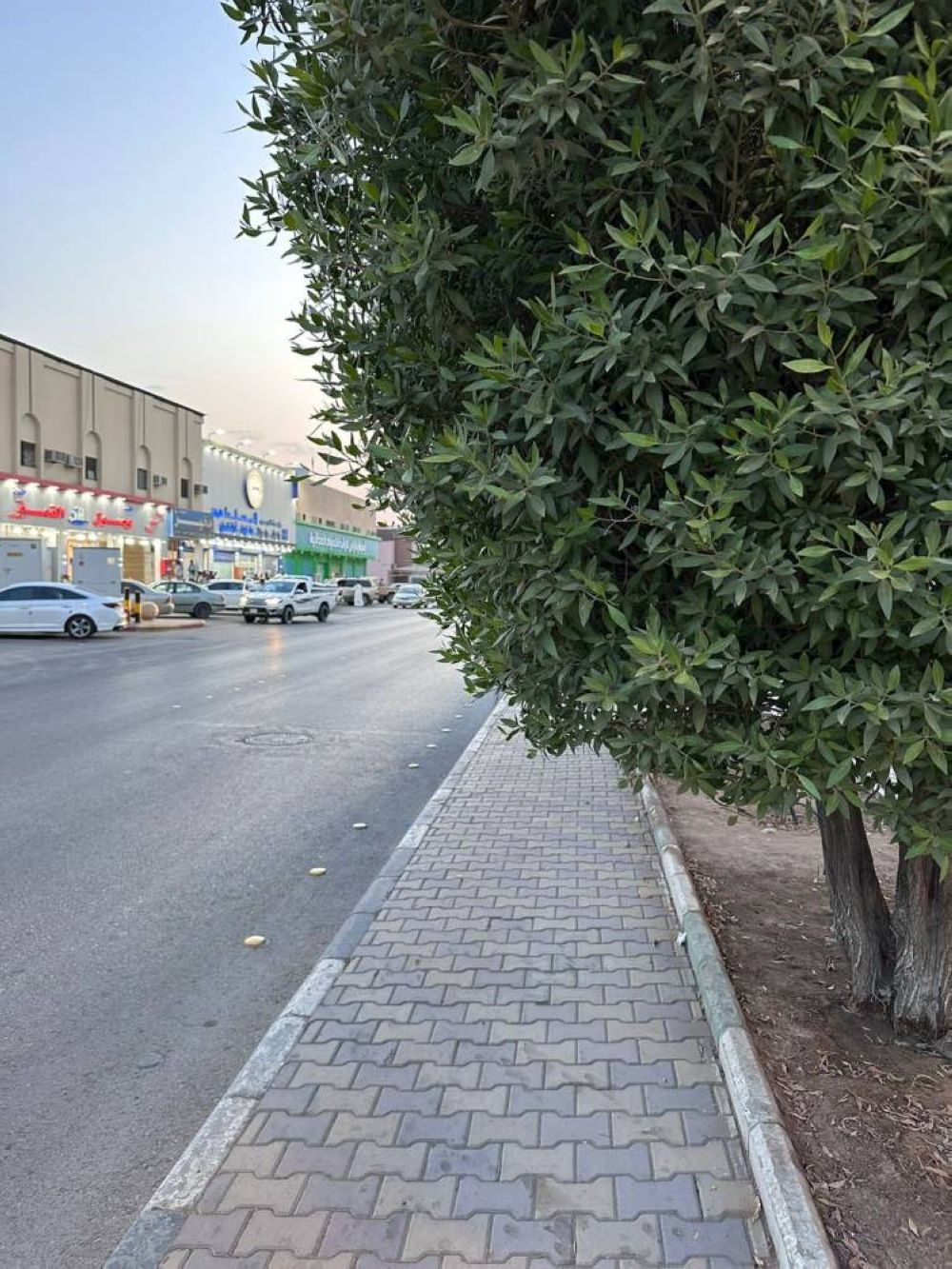 إسعاف طفل بعد تعرضه للدهس بالمزاحمية