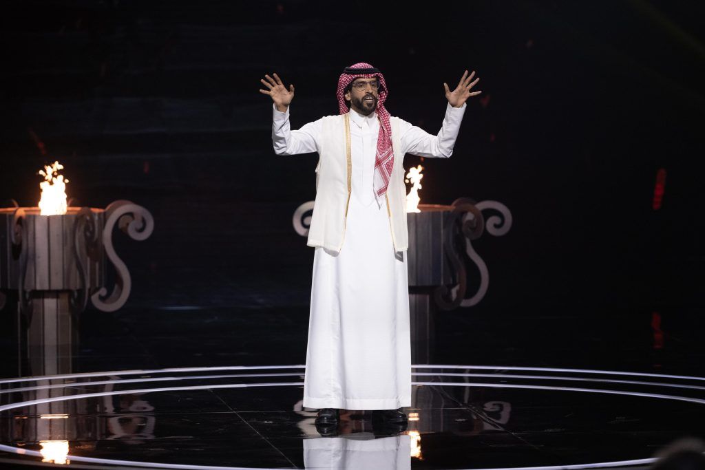 الشعراء يتنافسون في نصف نهائي برنامج “المعلقة”