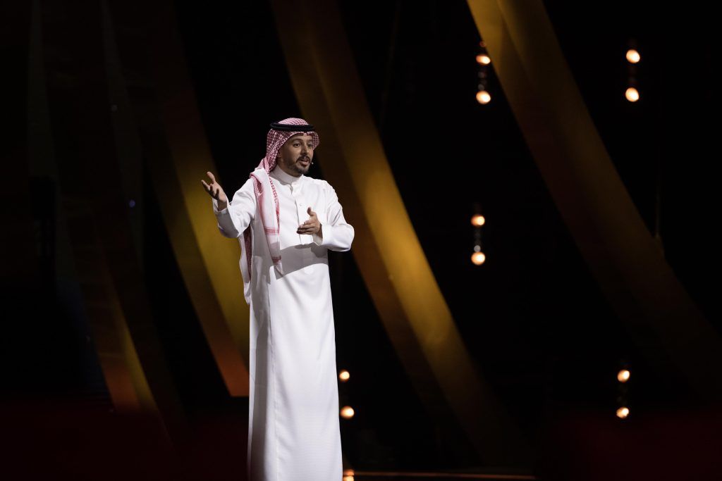 الشعراء يتنافسون في نصف نهائي برنامج “المعلقة”