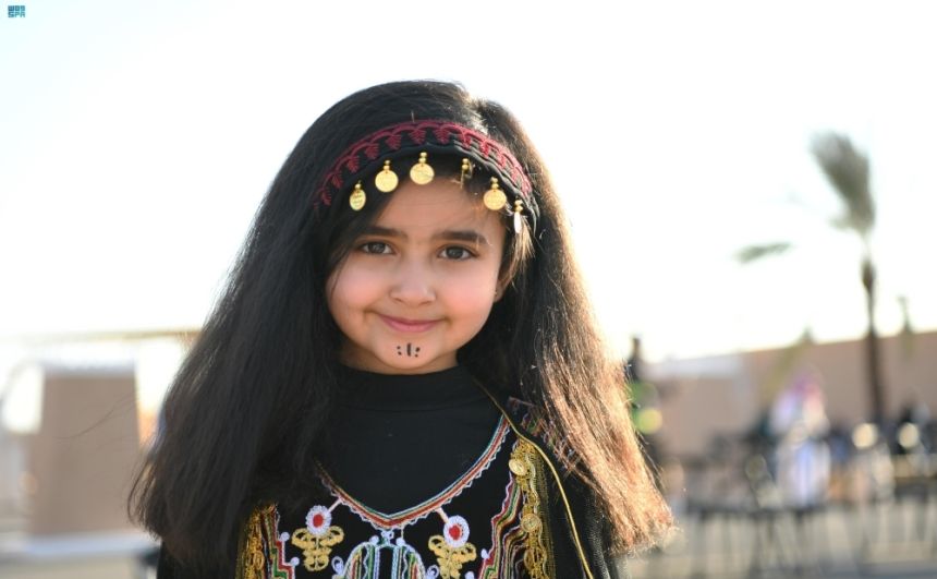 قرية التأسيس في المدينة المنورة.. الألعاب الشعبية تستهوي الأطفال
