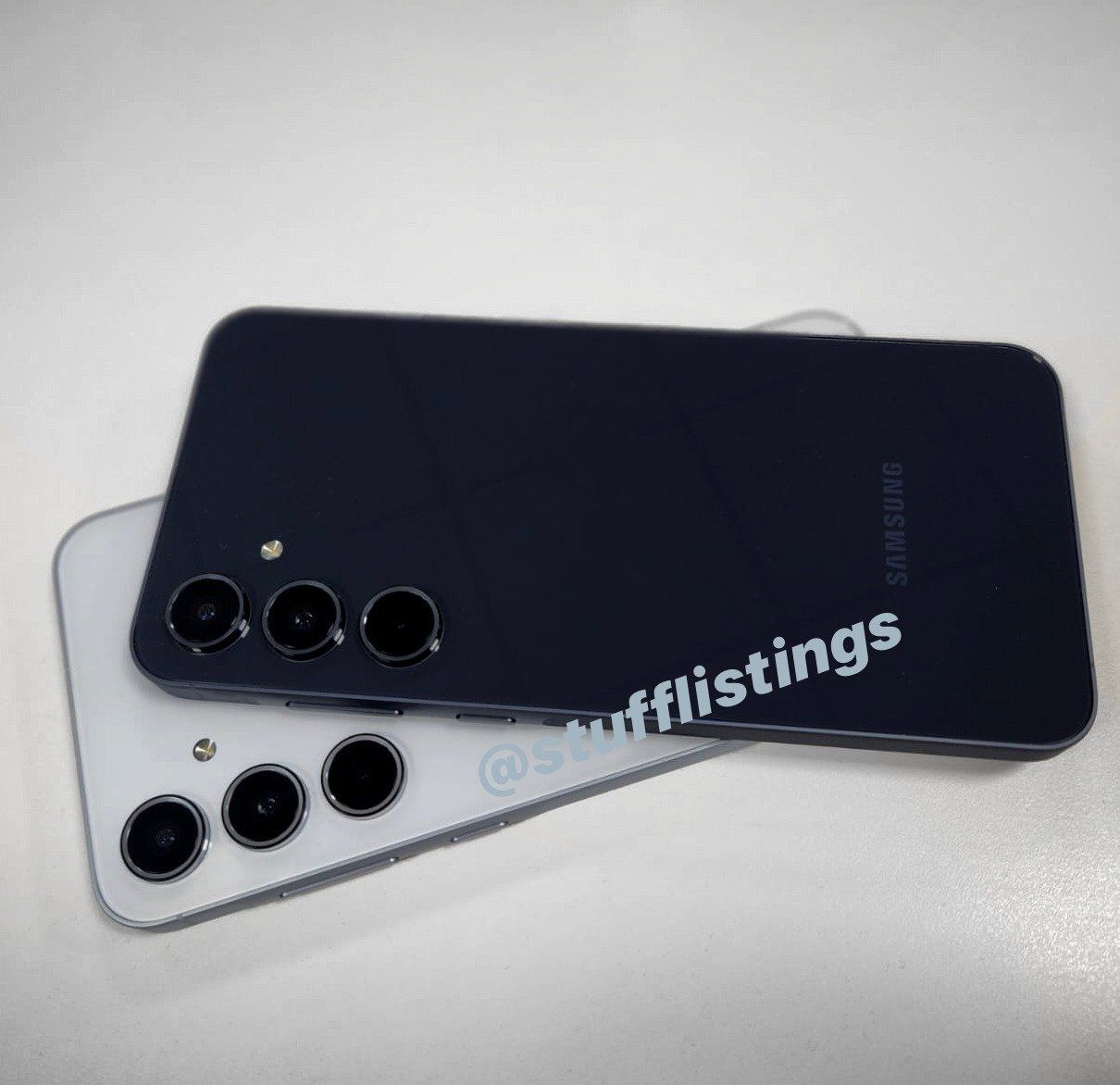 تكنولوجيا: تسريب صور حية مع المواصفات الرئيسية لهاتف Samsung Galaxy A55 قبل الإطلاق