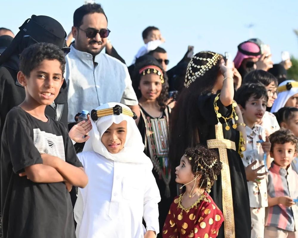 أهالي جازان يحتفون بيوم التأسيس في الواجهات البحرية