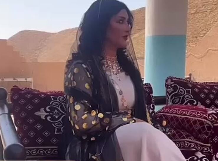فيديو.. منيرة العبدالله تتألق بإطلالة أنيقة في يوم التأسيس