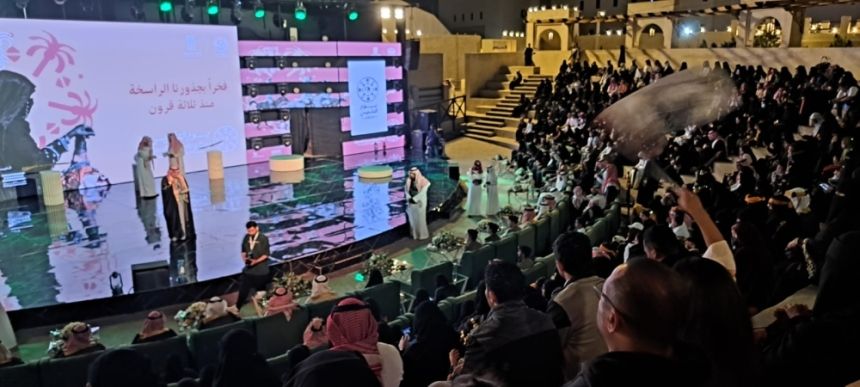 شاهد.. تفاعل الأهالي مع أوبريت "ذكرى دولة" في احتفال الأحساء بيوم التأسيس