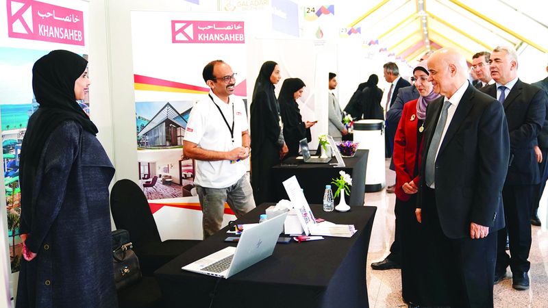 الامارات | 77 جهة محلية تتيح فرصاً وظيفية وتدريبية للطلبة الجامعيين