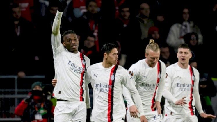 ميلان يتأهل إلى ثمن نهائي يوروبا ليغ