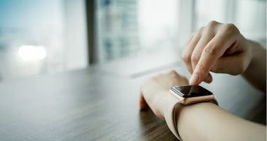 تكنولوجيا: الغذاء والدواء الأمريكية تحذر من استخدام الساعات الذكية فى قياس سكر الدم