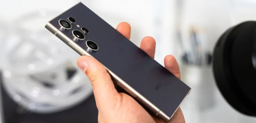 تكنولوجيا: سامسونج تطلق أول تحديث لهواتف Galaxy S24 لتحسين آداء الكاميرة والشاشة