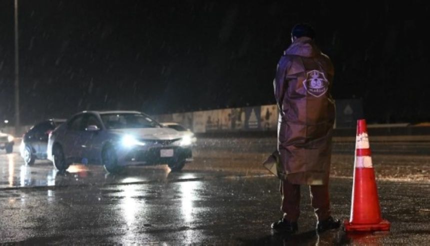 بالصور.. هطول أمطار على أجزاء متفرقة من تبوك