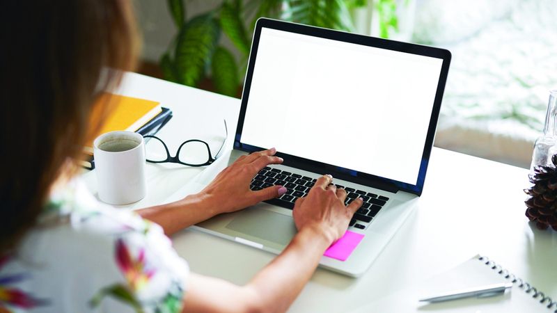 الامارات | مراهقة تتورط في جريمة إلكترونية بسبب «الفراغ»
