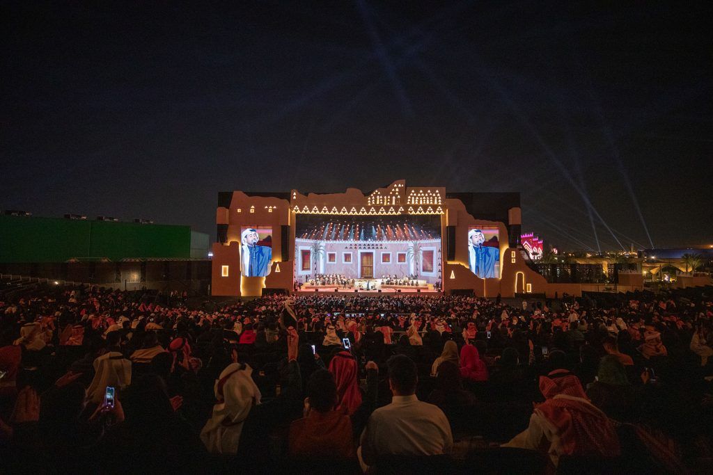 بين الرياض وجازان أبوظبي.. فؤاد عبدالواحد في نشاط فني لافت