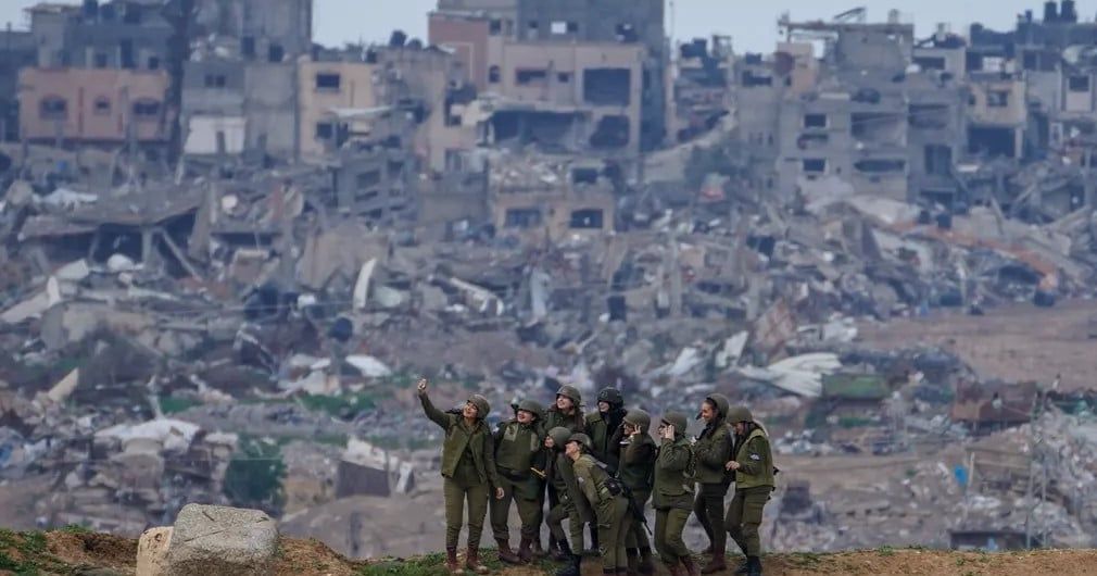 الأسبوع في 10 صور: مأساة فلسطينية متجددة في غزة.. و"سيلفي" إسرائيلي يثير الاستهجان