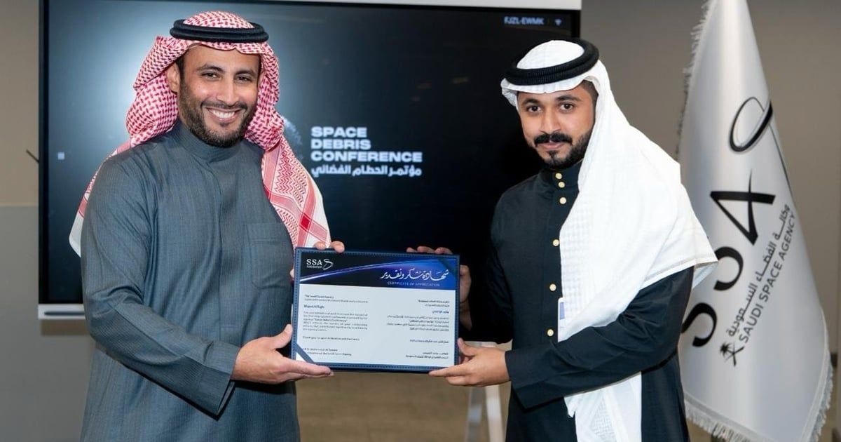 "التميمي" يكرّم "الراجحي" لجهوده بمؤتمر "الحطام الفضائي" في الرياض