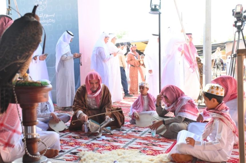 فقرات فلكلورية وعروض خيل وصقور في احتفالية تعليم جدة بيوم التأسيس