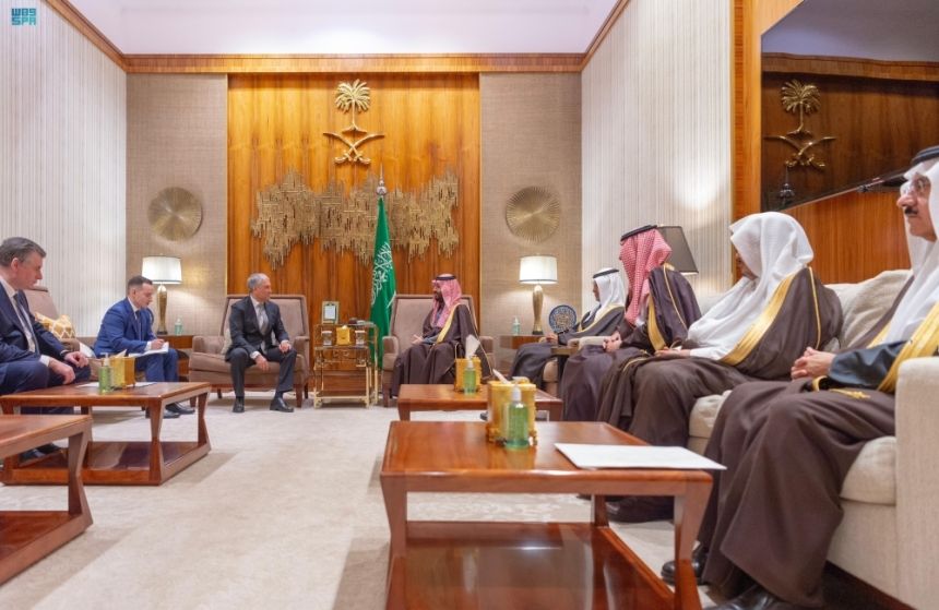 ولي العهد يستعرض علاقات الصداقة مع رئيس مجلس الدوما الروسي