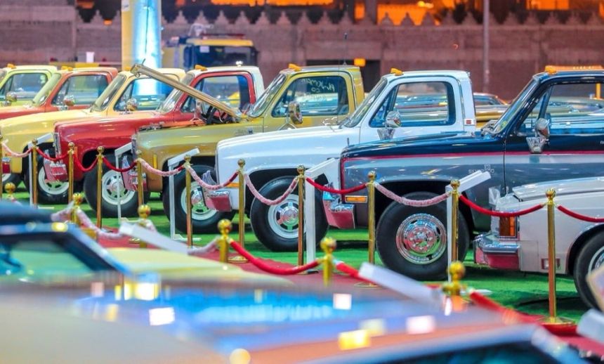 600 سيارة من 8 دول خليجية وعربية في «كلاسيك القصيم»