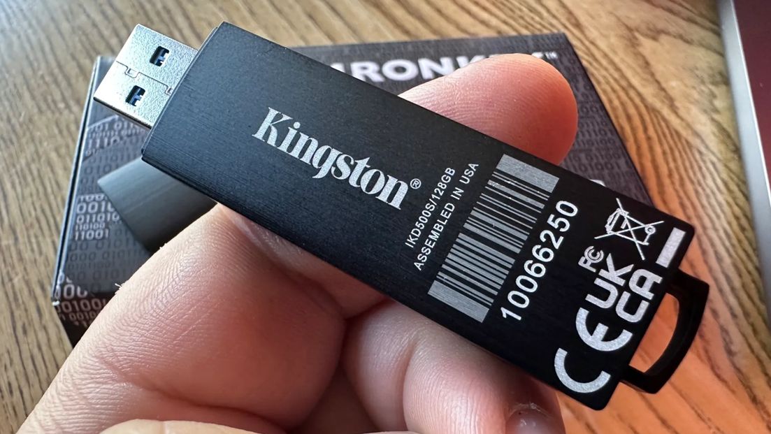 تكنولوجيا: إستعراض لذاكرة التخزين المشفرة Kingston IronKey D500S