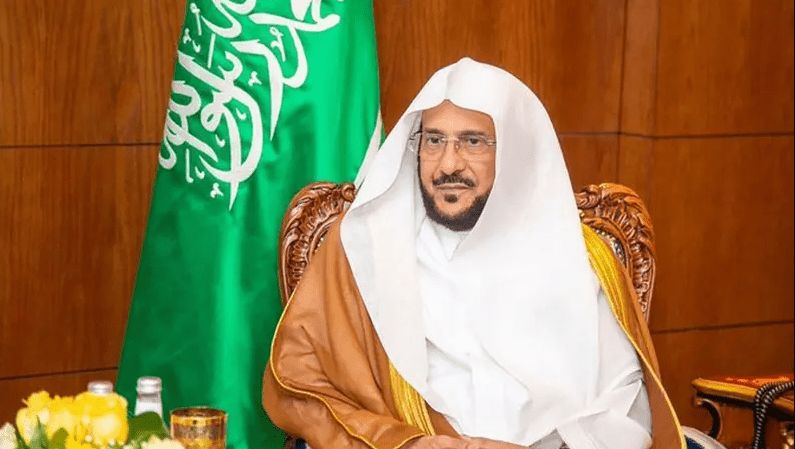 السعودية | توجيه لمنسوبي المساجد في مناطق المملكة بلبس المشلح “البشت” للصلاة