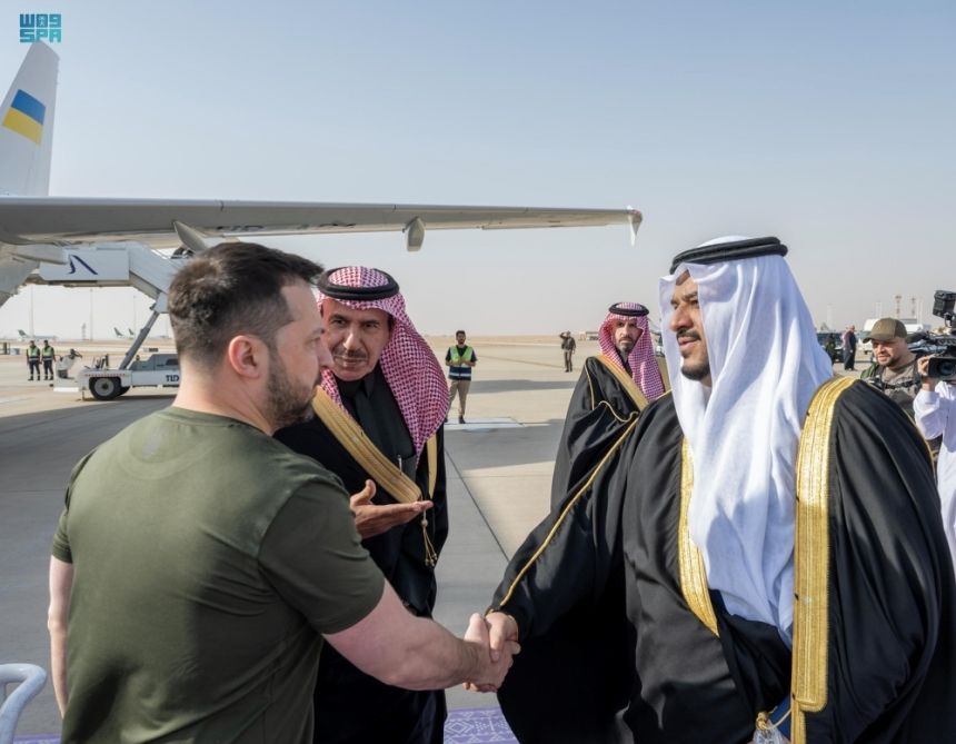 الرئيس الأوكراني يصل الرياض في زيارة للمملكة