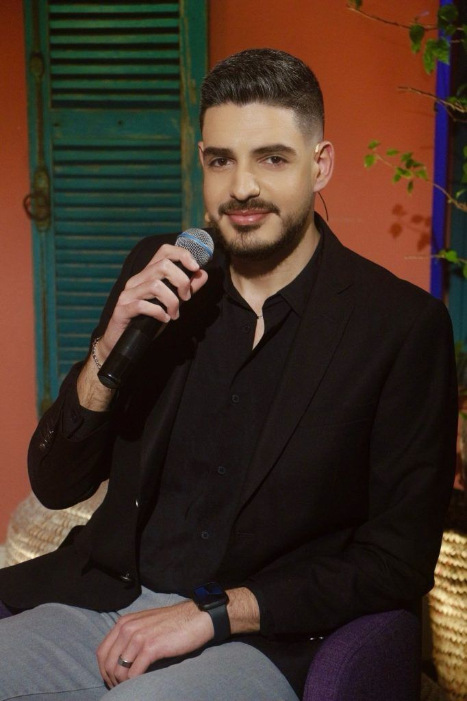 رولان مهنا يحتفل بمليون مشاهدة