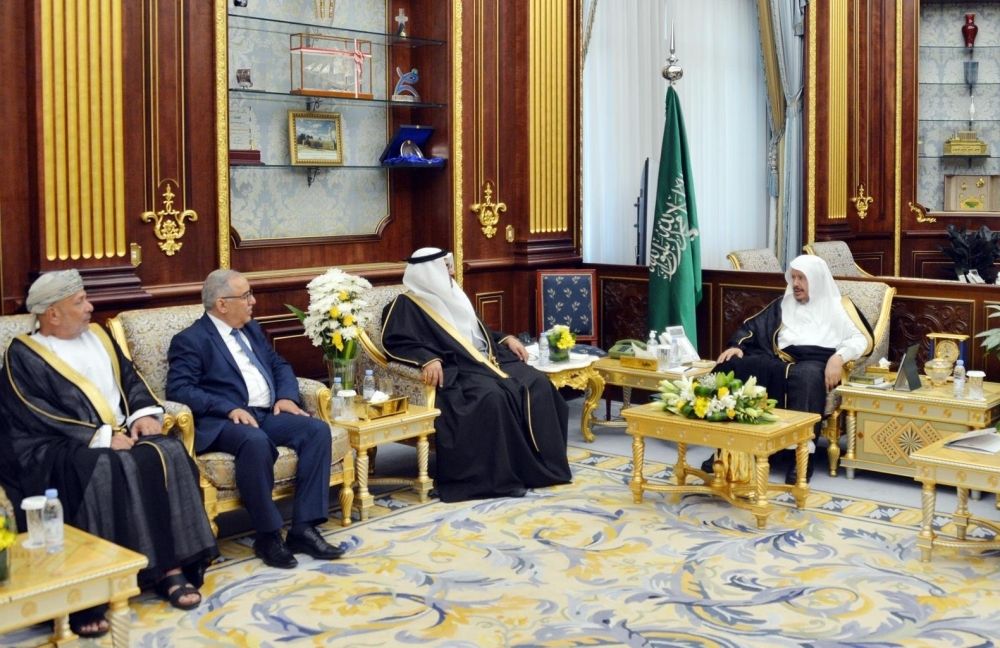 خلال لقائه برئيس "الشورى".. رئيس البرلمان العربي بسياسات المملكة