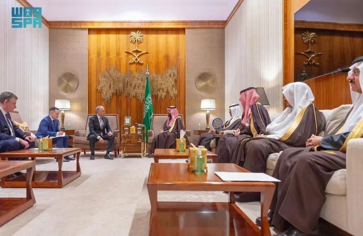 الخليج اليوم .. ولي العهد السعودي يستقبل رئيس مجلس الدوما الروسي في الرياض