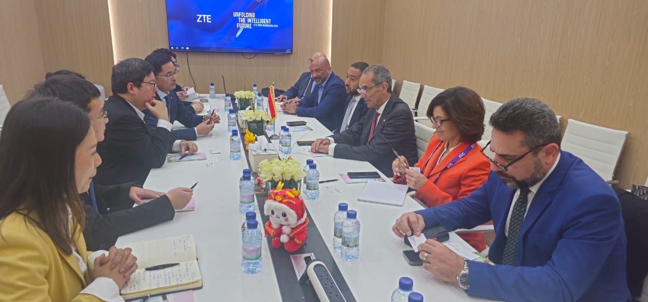 وزير الاتصالات يعقد مباحثات مع شركات عالمية ويلتقى رئيس فوداكوم