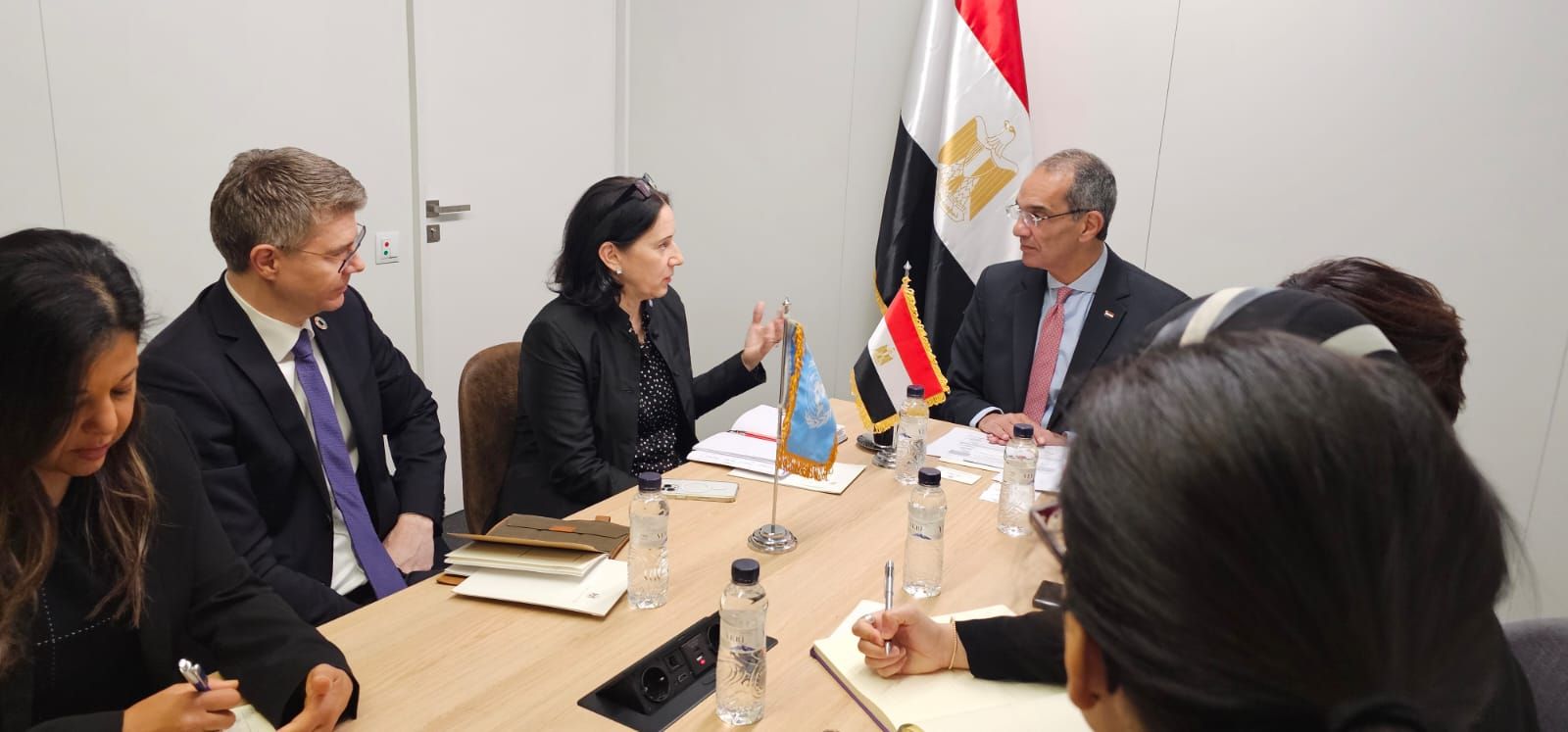 وزير الاتصالات يعقد مباحثات مع شركات عالمية ويلتقى رئيس فوداكوم