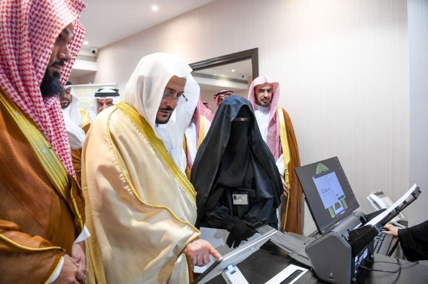 مكة المكرمة.. وزير الشؤون الإسلامية يؤرشف الوثيقة رقم مليون