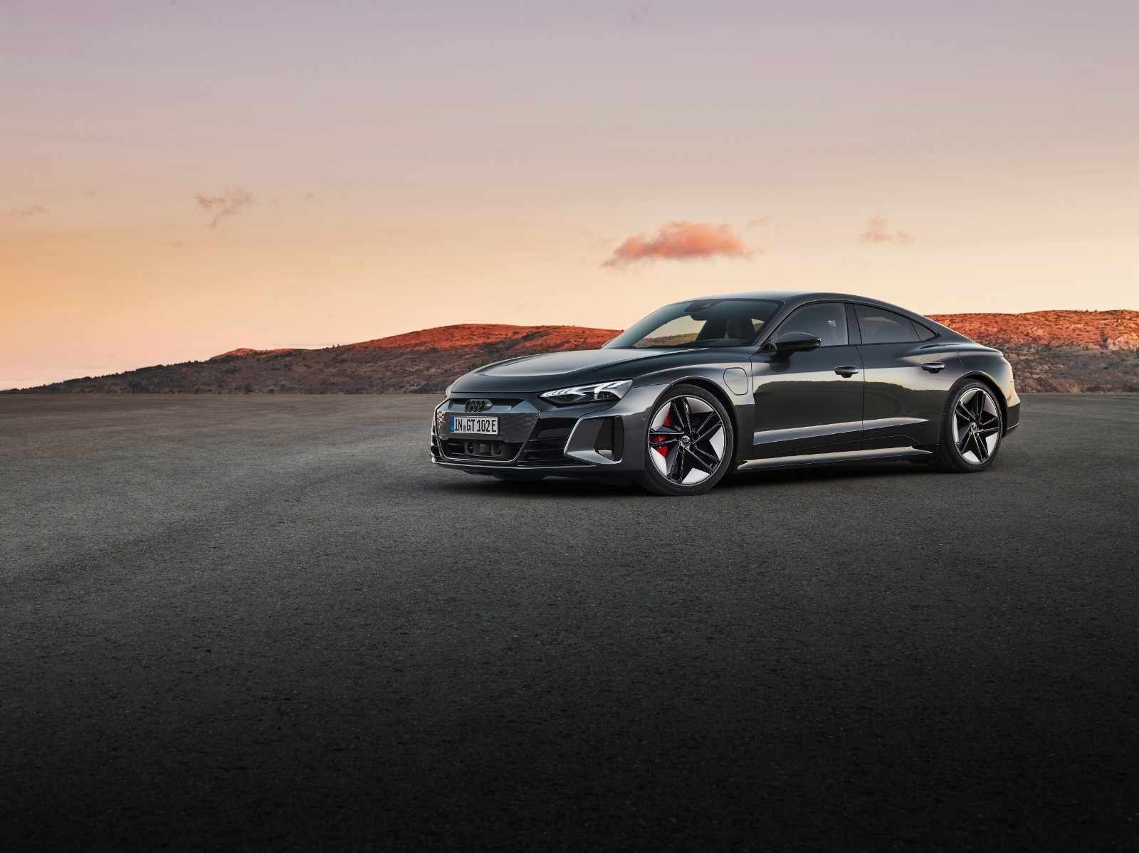 آودي تطلق RS e-tron GT وQ8 e-tron في مصر