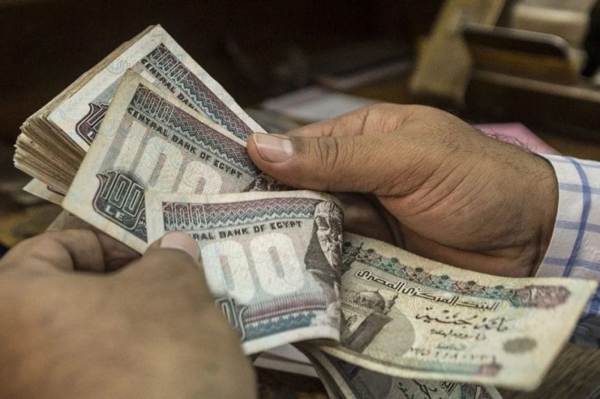 سعر الدولار مقابل الجنيه المصري اليوم الخميس.. استقرار في البنوك