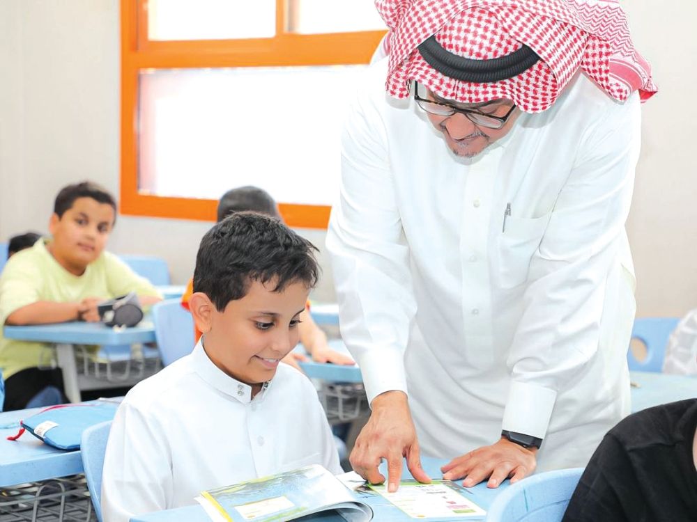 ”حضوري“ يضبط ساعات عمل موظفي التعليم بدءًا من الأحد القادم
