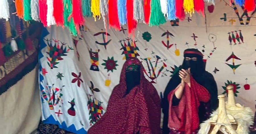 "الهودج" ونقل العروس بداخله.. مشاهد حيّة من جادة الإبل بحائل